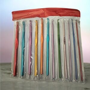 Colorful Crochet Hook 12 pcs Set in Red Case